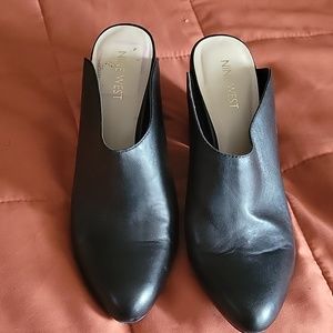 Reposhing as I have never worn since purchasing. Size 7 Nine West black mules.